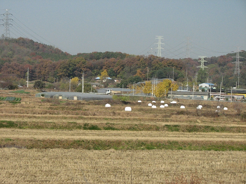 seoul_044.jpg - Country side an hour out of Seoul